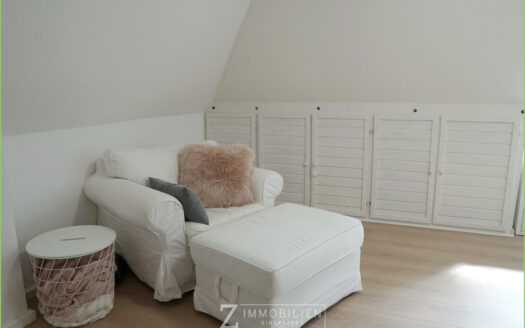 Energetisch modernisiert: Reetdachkate mit Einliegerwohnung**