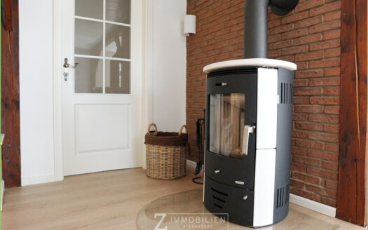 Energetisch modernisiert: Reetdachkate mit Einliegerwohnung**