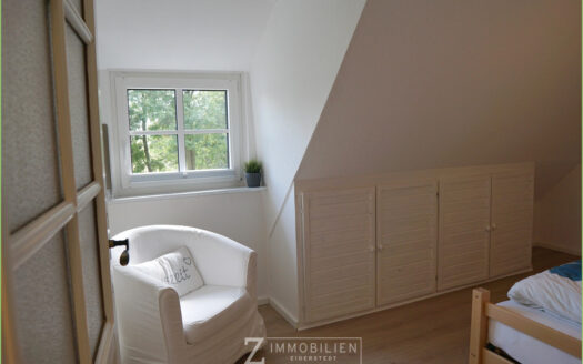 Energetisch modernisiert: Reetdachkate mit Einliegerwohnung**