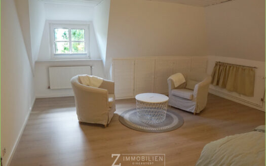 Energetisch modernisiert: Reetdachkate mit Einliegerwohnung**