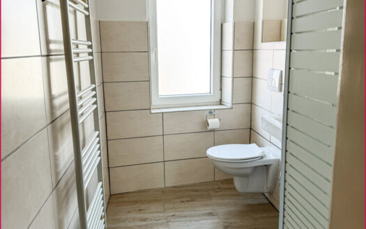 Kleines Stadthaus mit sonnigem Garten**