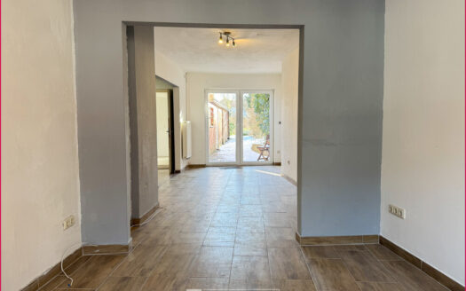 Kleines Stadthaus mit sonnigem Garten**