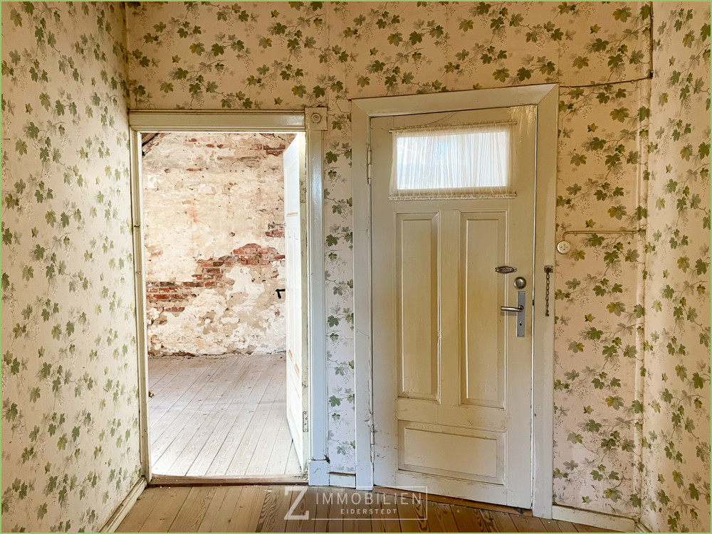 lightbox Flur im Dachgeschoss mit Geschichte