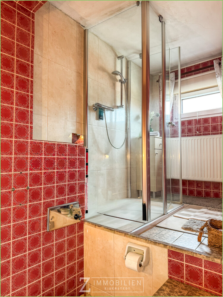 lightbox Wohnung Obergeschoss Retro- Duschbad