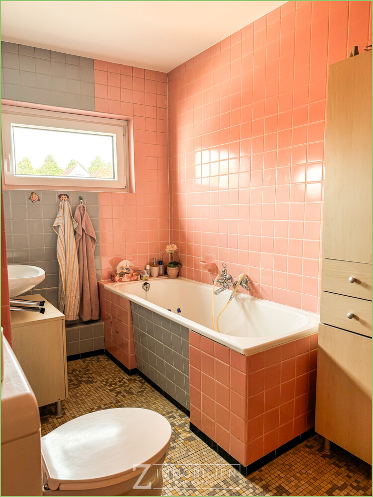 lightbox Dachgeschoss Retro-Wannenbad