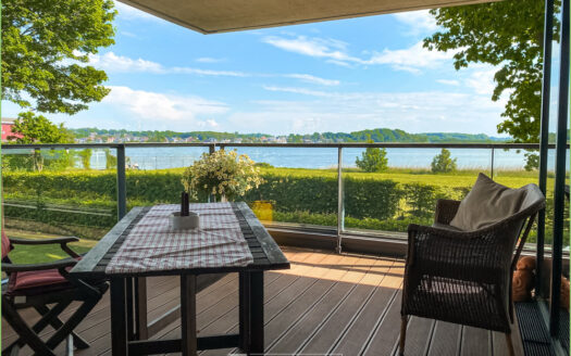 Exklusives Wohnen direkt am Wasser**