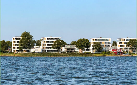 Exklusives Wohnen direkt am Wasser**