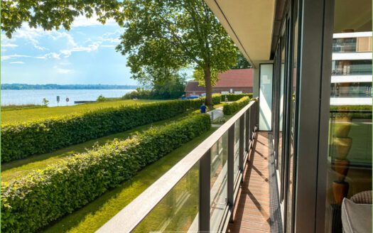 Exklusives Wohnen direkt am Wasser**