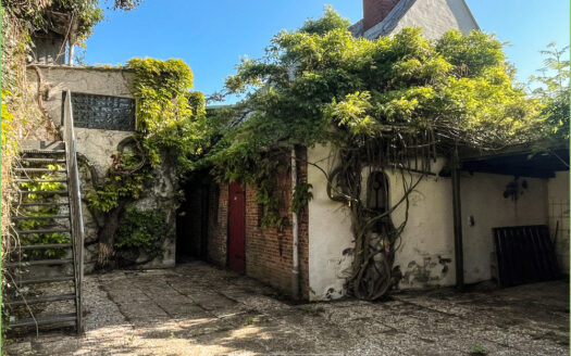 Wohnhaus im Dornröschenschlaf**