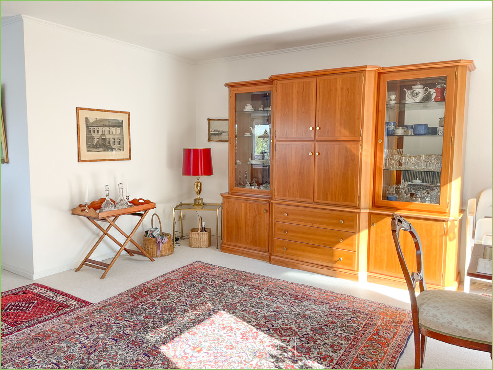 lightbox Wohnbereich mit TV-Schrank und Vitrine