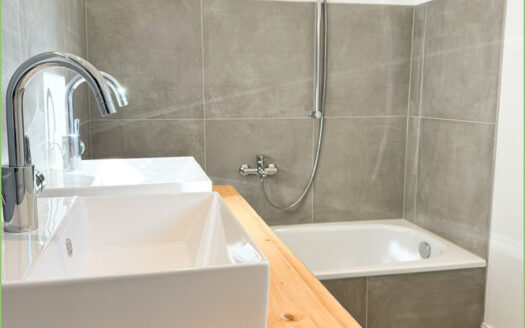 Einzigartige Lage mit modernem Komfort**