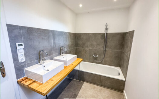 Einzigartige Lage mit modernem Komfort**