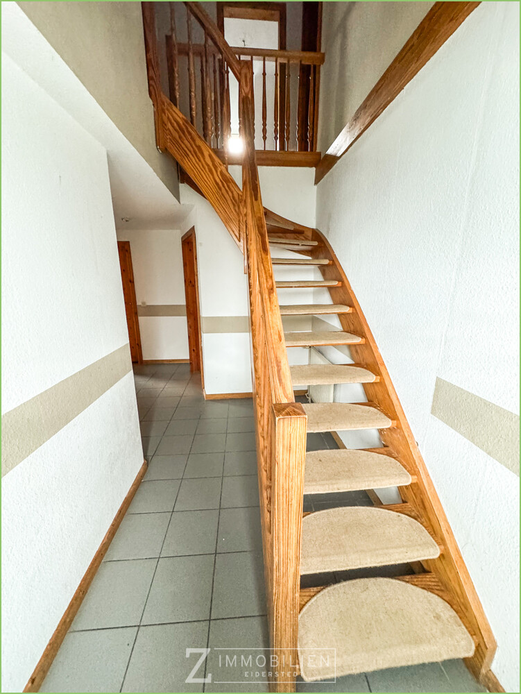 lightbox Zweite Treppe ins Dachgeschoss
