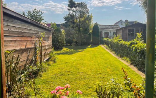 Reihenendhaus mit hübschem Garten**