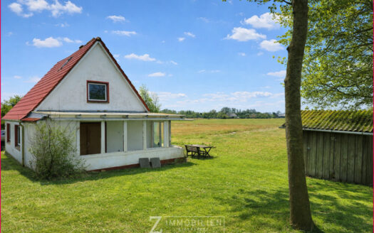 Bestandsgebäude mit Blick über die Felder