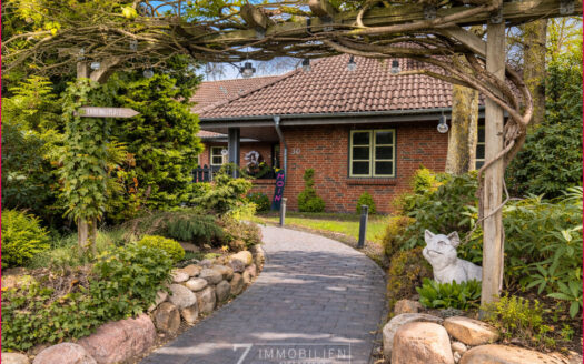 Sanierter Bungalow mit Ferienwohnung**