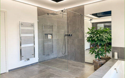 Sanierter Bungalow mit Ferienwohnung**