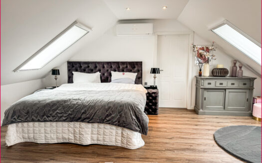 Sanierter Bungalow mit Ferienwohnung**