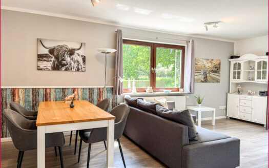 Lichtdurchflutete Ferienwohnung mit Balkon und Waldblick