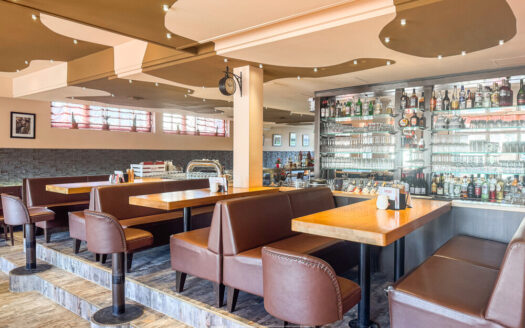3 Wohnungen + Restaurant – Attraktive Anlageoption